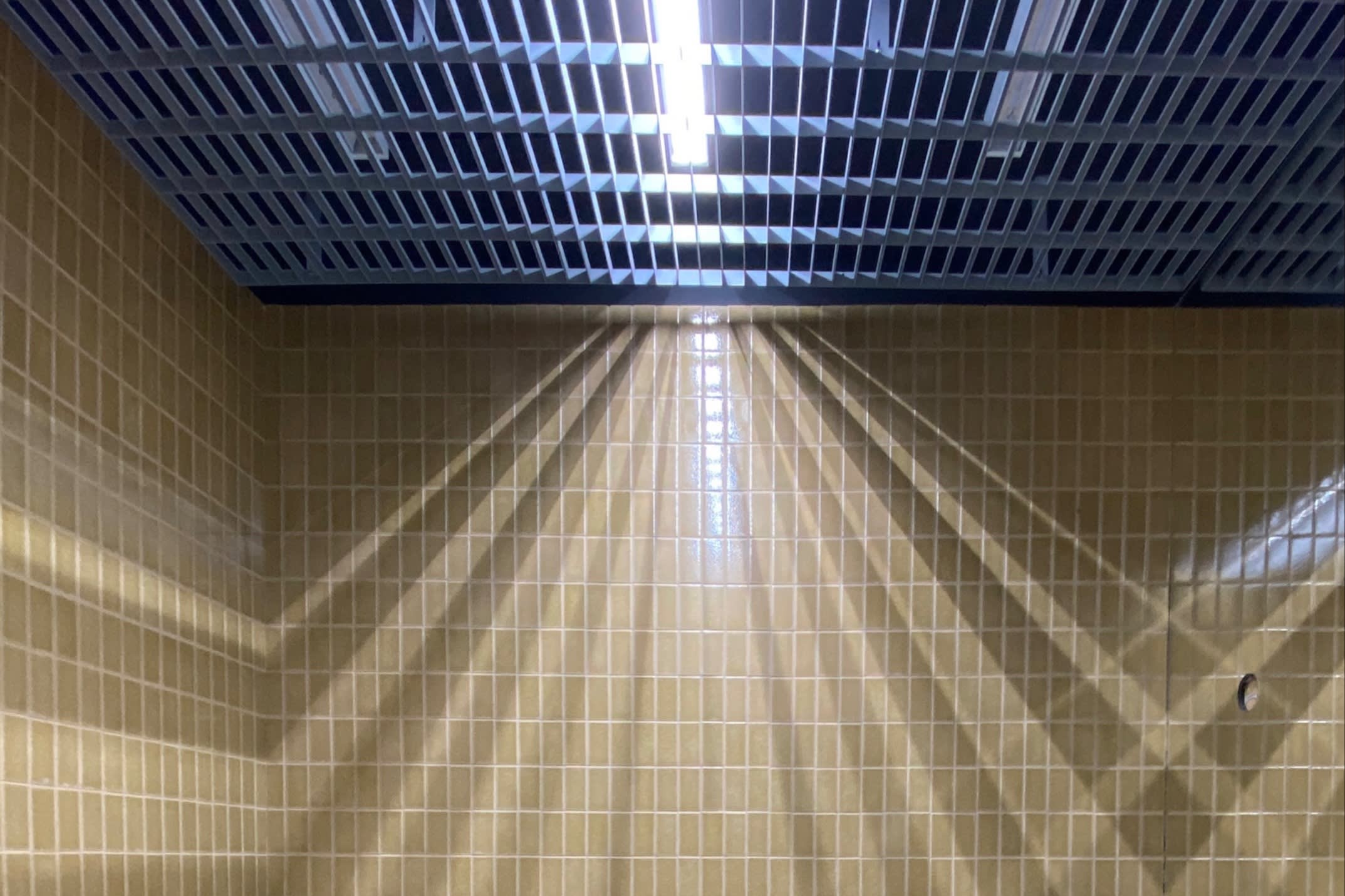 Dzek 2022 Stone IslandBathroom Edit