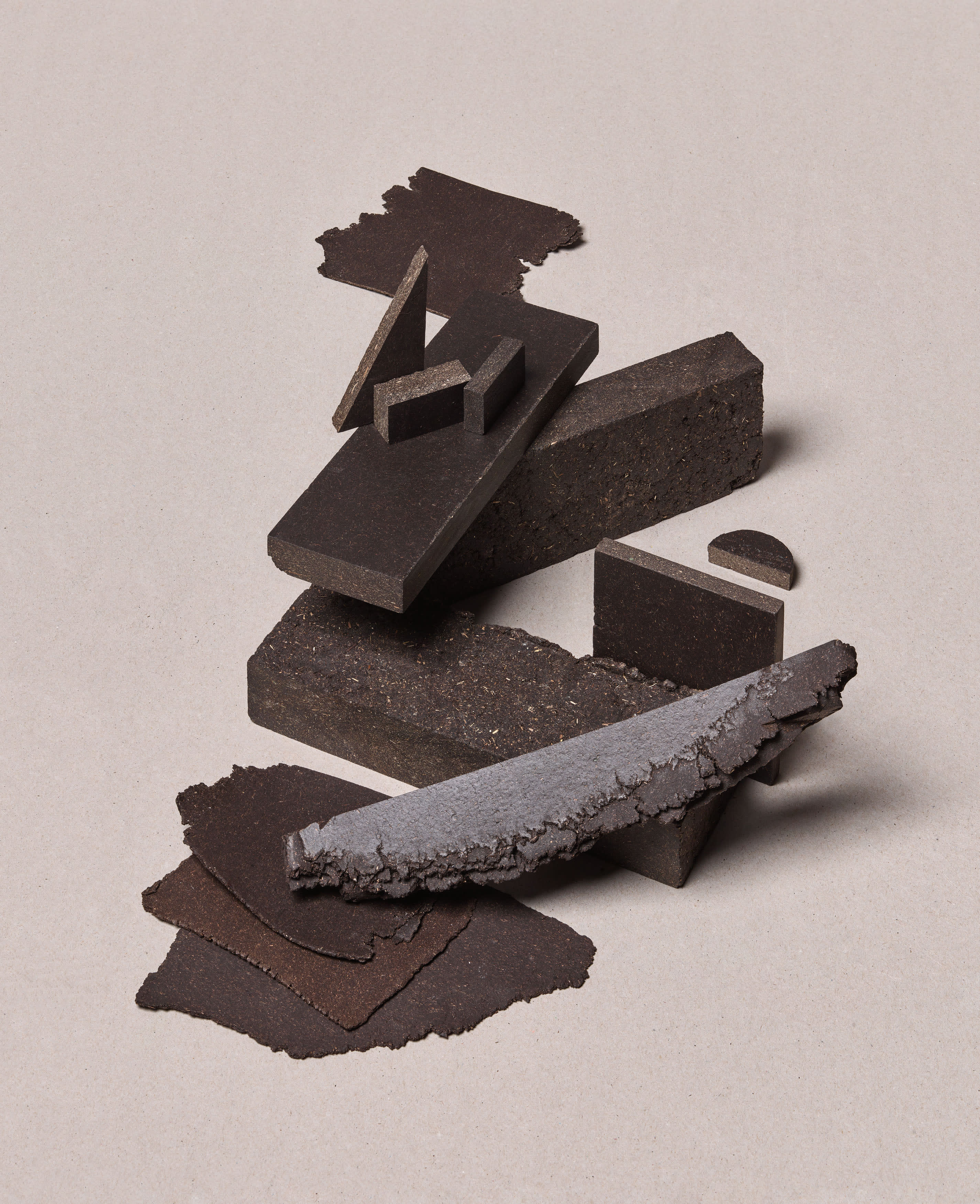 These 'No Peat Lino' experiments form part of a 2022 commission from the Fries Museum, NL that has culminated in the Fertile Grounds exhibition. These tests replace wood dust with fast growth reed, willow and cattail available in the Frisian peatlands.