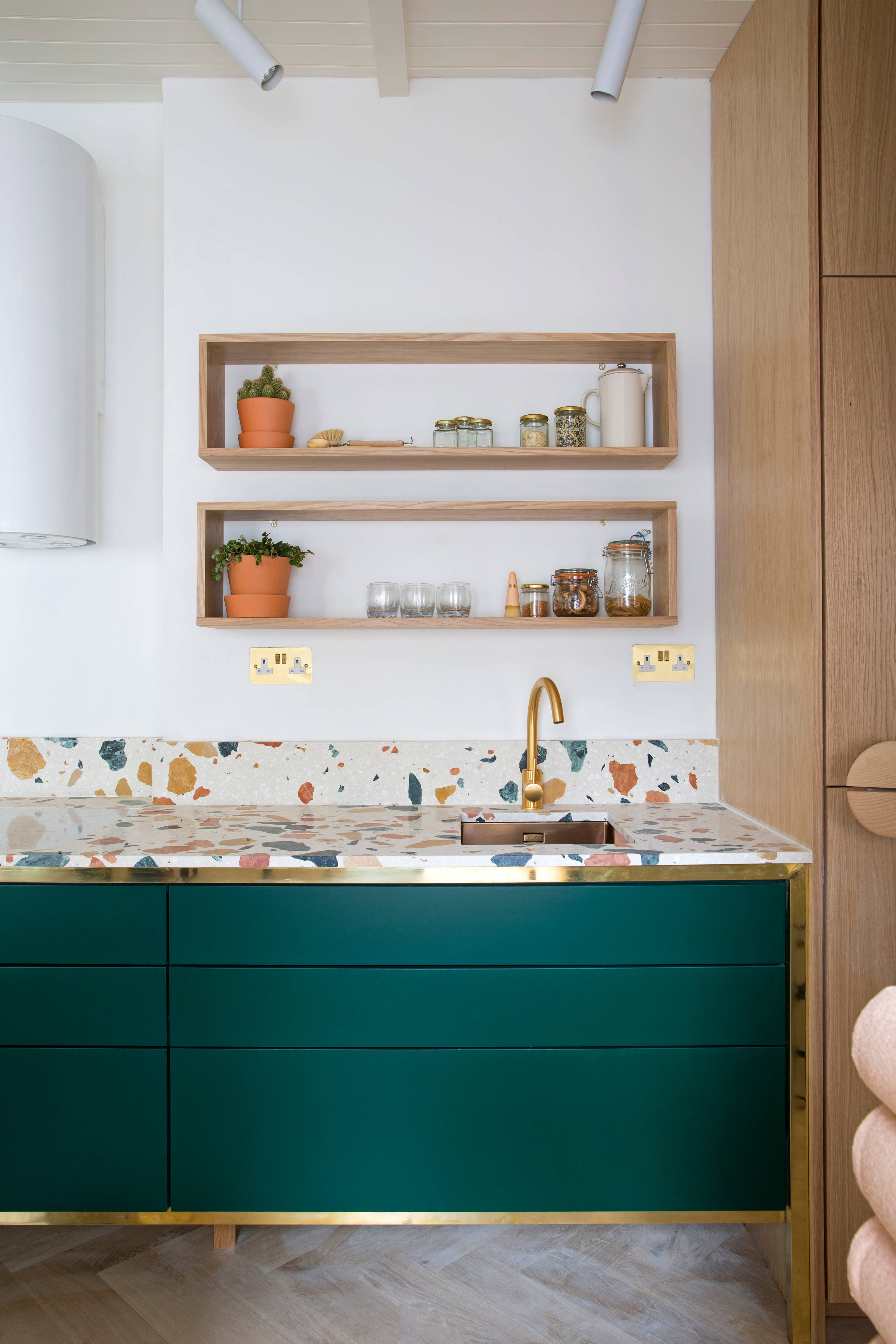 Dzek Play Associates-London Kitchen 