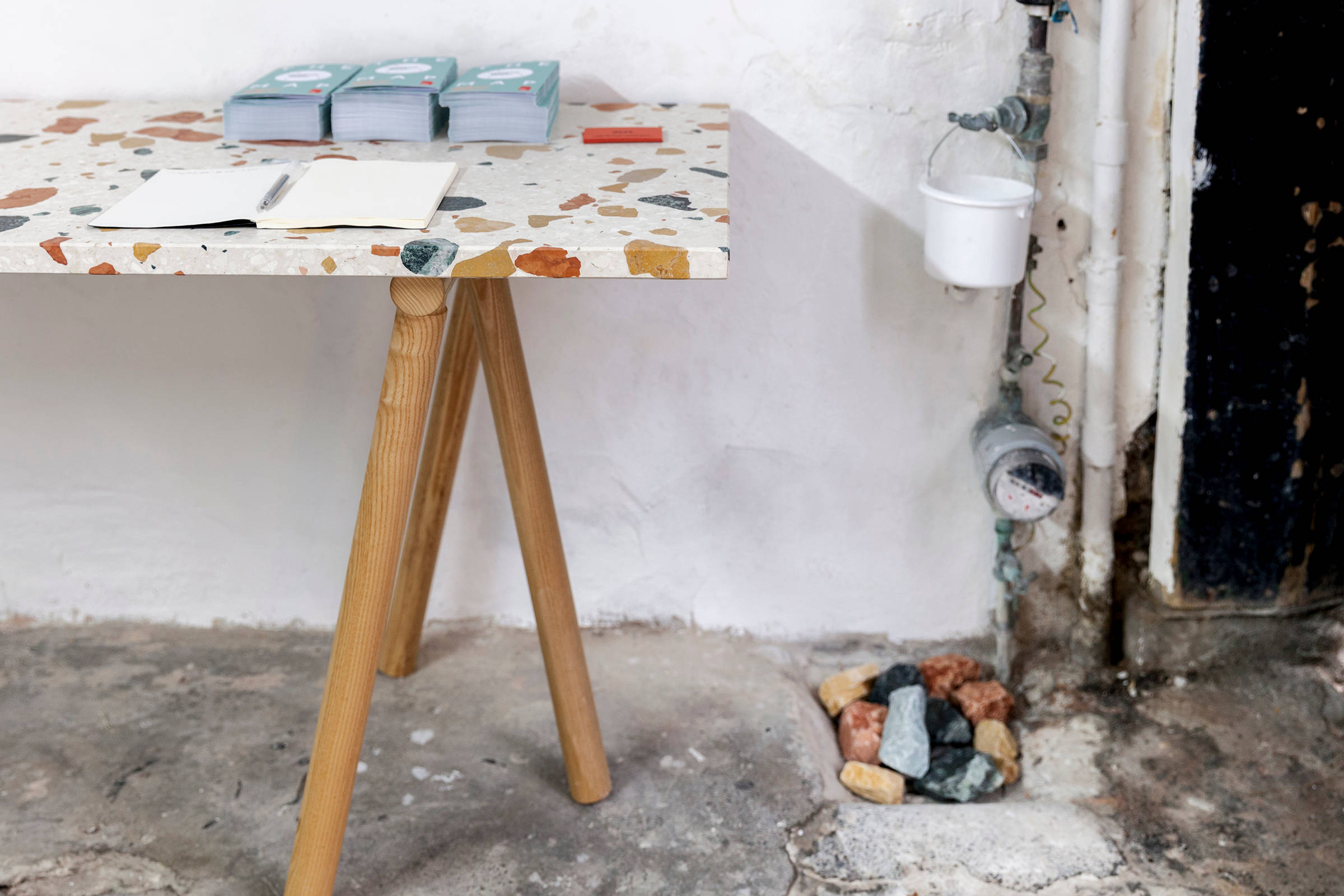 Dzek LDF15 Table Display