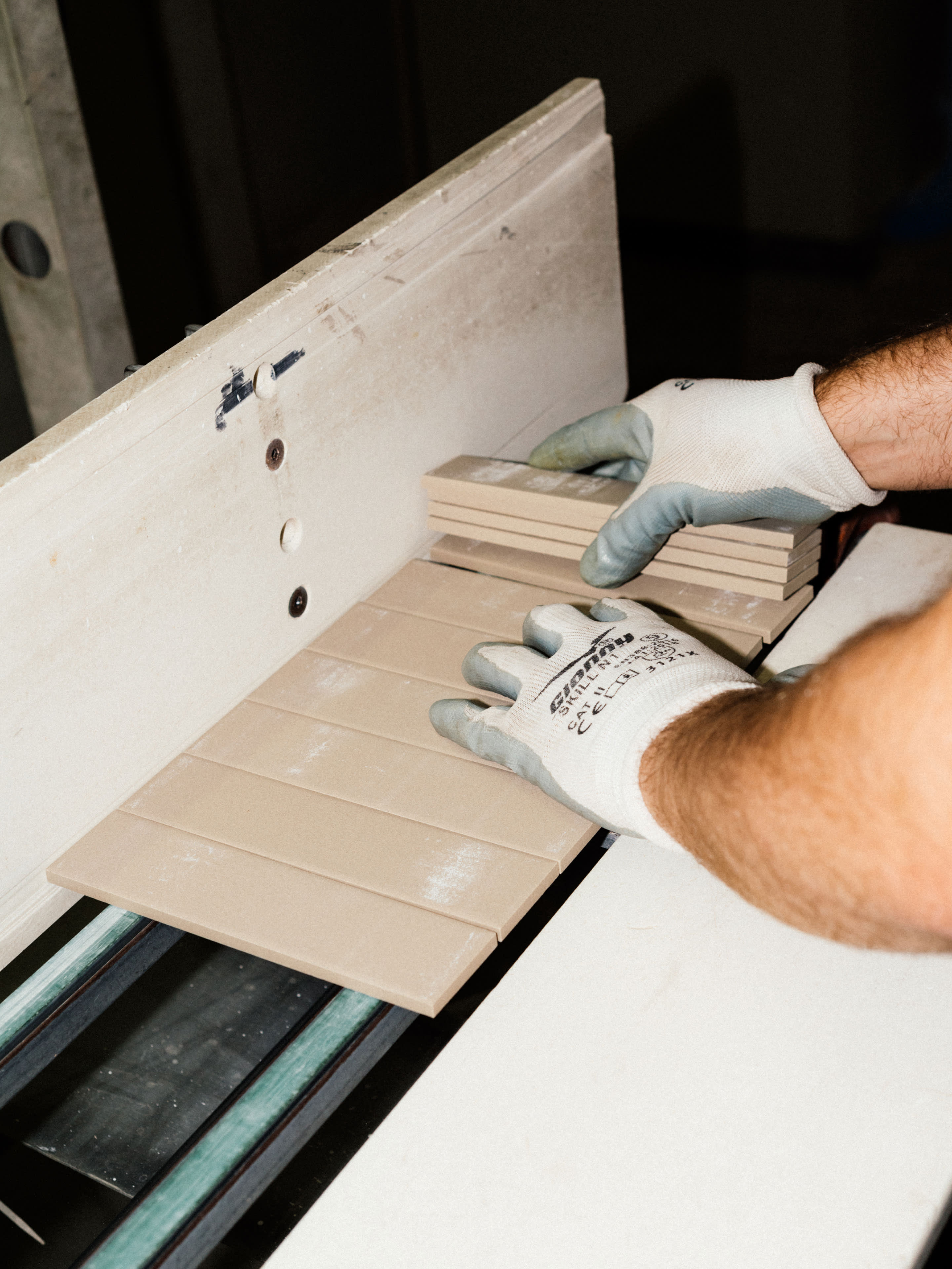 LOADING THE BISCUIT ONTO THE GLAZING LINE