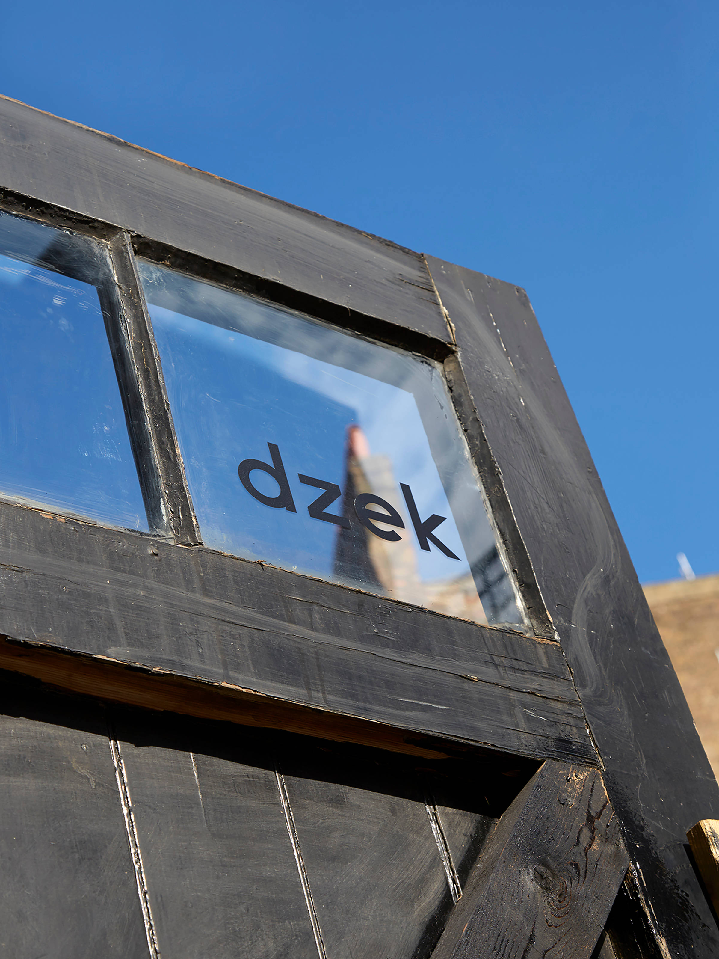 Dzek LDF15 Entrance